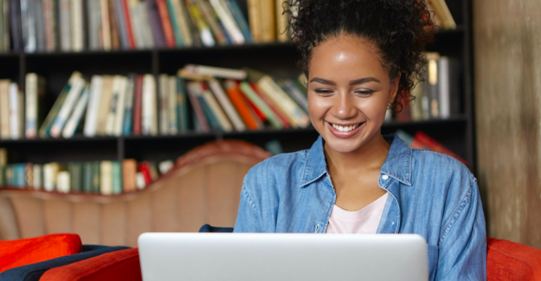 Cursos gratuitos que unem flexibilidade e qualificação profissional