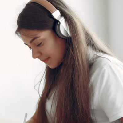 Invista no seu crescimento: aprenda online, de graça, e alcance novos objetivos.